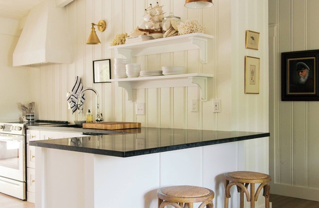 Charming 3-bedroom cottage with WiFi and AC in peaceful Oak Island