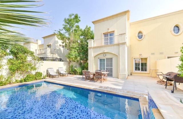 Amazing 4 Bed Villa | piscina privada | Impresionante jardín | 10 minutos del puerto deportivo de Dubai