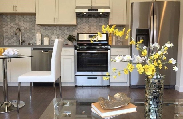 Increíble brillante y nuevo airbnb 2bedroom. ¡Cerca de la OFS!