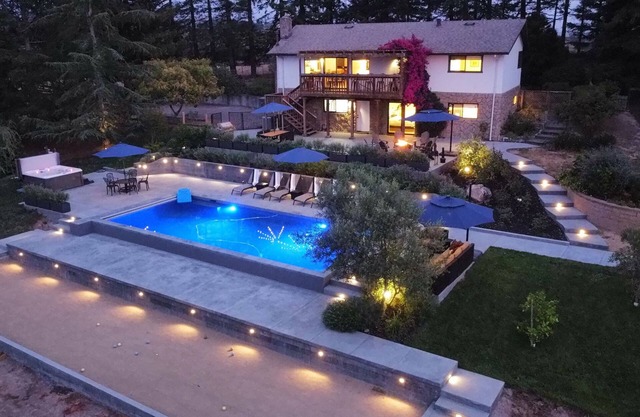 The Ranch, vistas increíbles del condado de Sonoma, acres de privacidad que se extienden sobre su propia cima de la colina