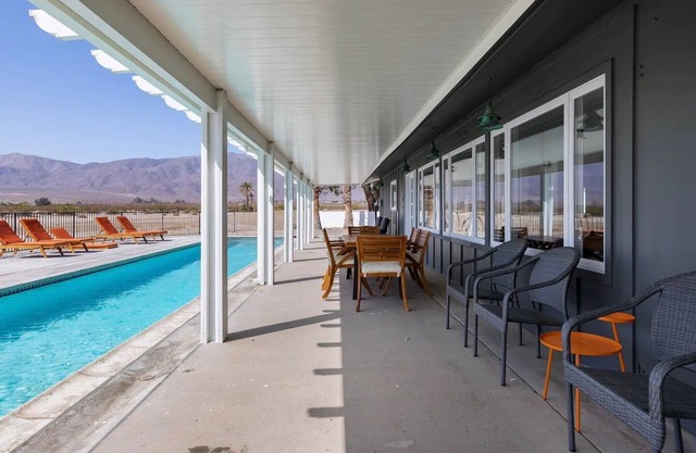 Amazing desert oasis