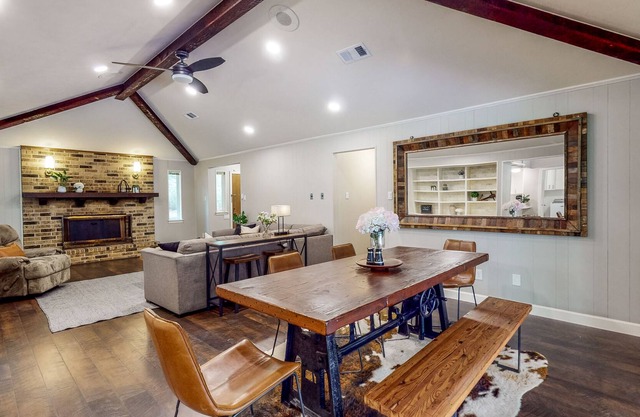 Amazing Home on 14 Acres - Vineyards, Pond & Trails - Newly Updated Kitchen