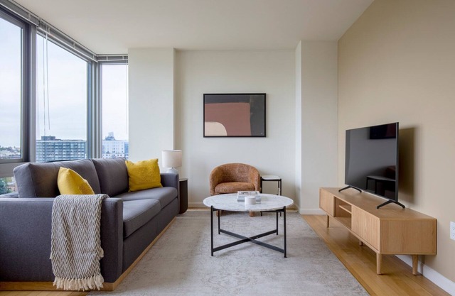 Amazing LIC 1BR w/ Doorman, Pool & Gym, nr River, by Blueground