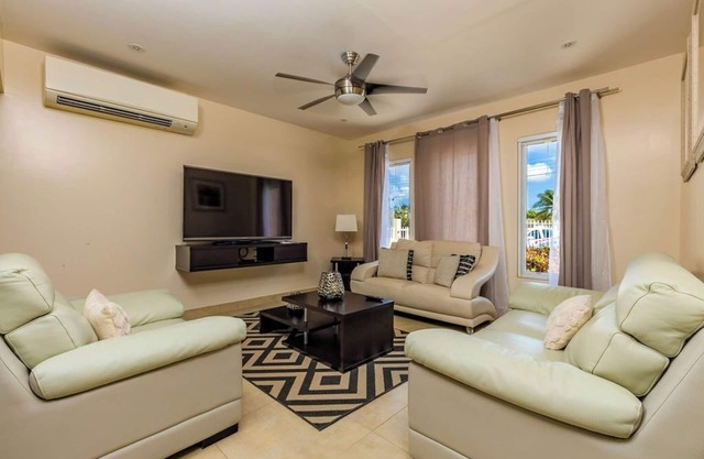 Amazing Modern 4BR3BA Villa w/ Large Private Pool