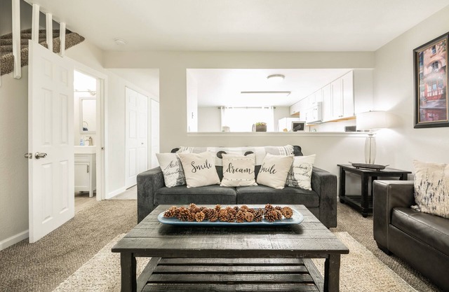 ❂ Amazing Townhouse! 2 BR, 1.5BA, Sleeps 5 w/AC! ❂