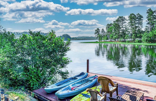 Amazing Views, Huge Game Room, Dock, Deck, Sleeps 16, Free Kayaks!