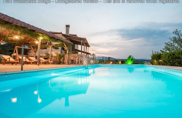 Increíble vista junto a la piscina en Agios Nikolaos II