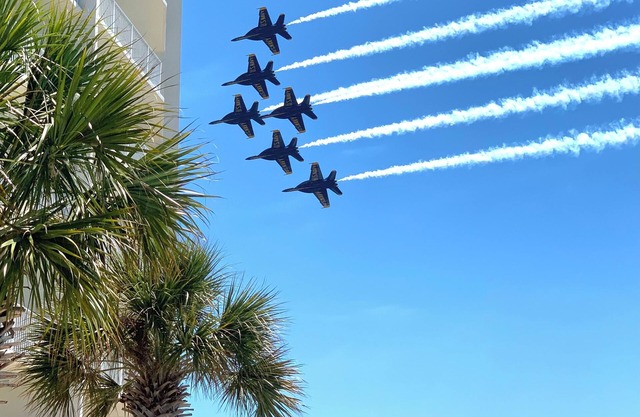 Excelentes vistas del agua de este condominio recientemente renovado!