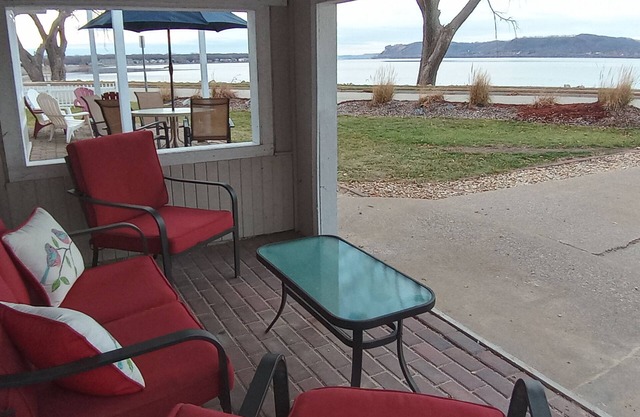 "Amazing Views" in Lake City, MN provides Coastal Charm!!