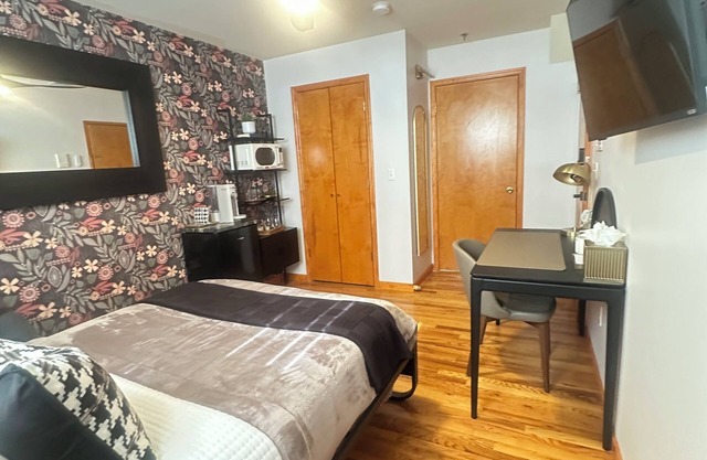 Amelia Suites Newark – Cozy stay with AC, Wi-Fi & NYC access!