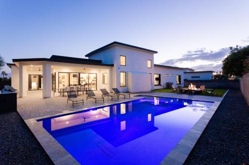 Americana-Pool & Fire Pit-Near Scottsdale Quarter