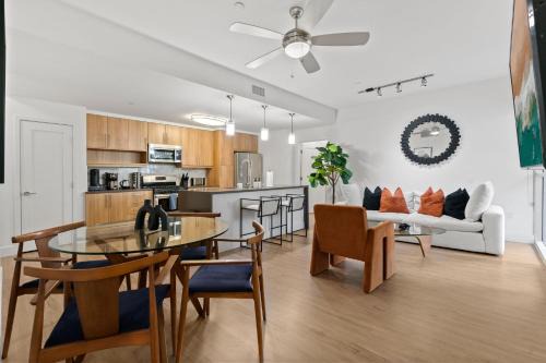 Amethyst Horizon - Stylish peaceful 2BR w zen Garden View Pool Gym