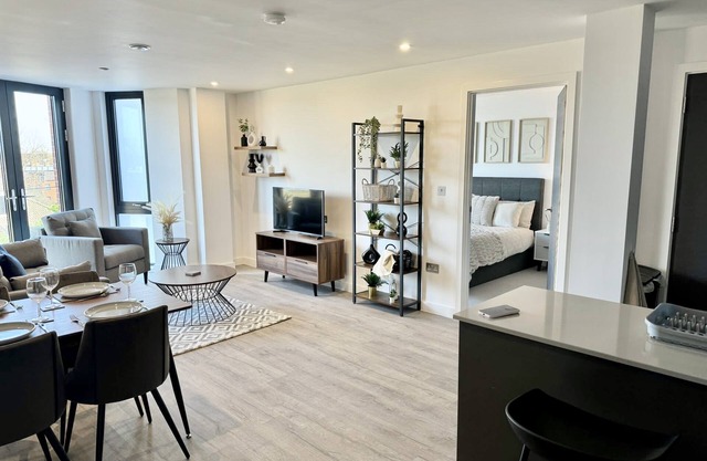 An apartment that sleeps 4 guests in 2 bedrooms