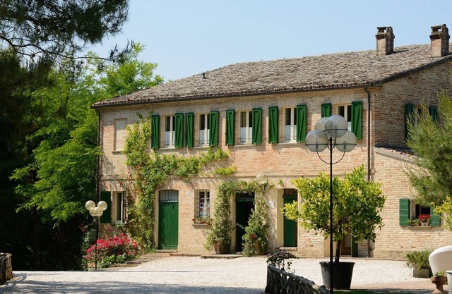Villa en Montemaggiore Al Metauro con 10 habitaciones, capacidad 25