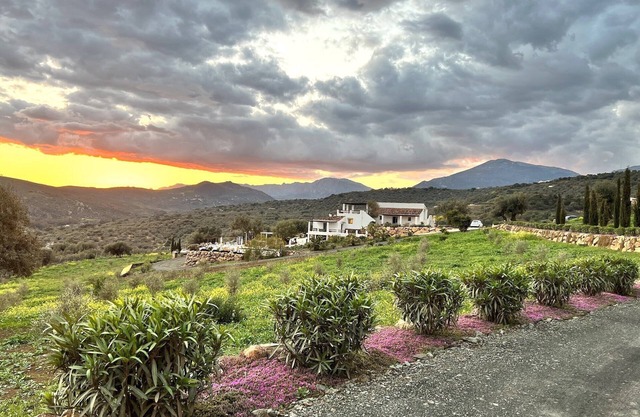 Vistas de 360 grados y piscina privada, Cortijo andaluz (10-12 personas)