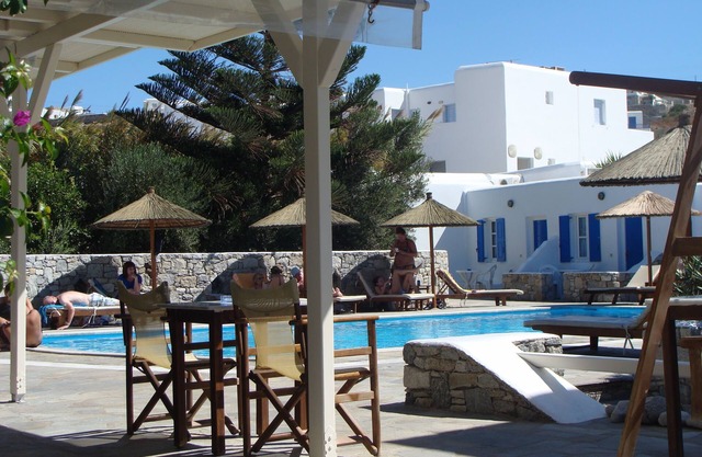 Anemos Studios & Apartments