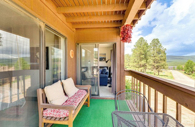 Angel Fire Mountain Condo: Steps to Ski Resort!