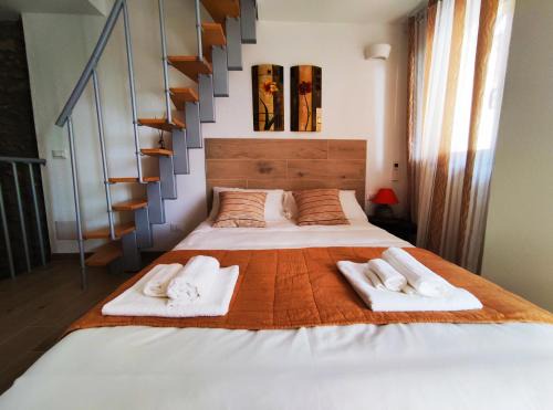 Antico borgo tra i laghi