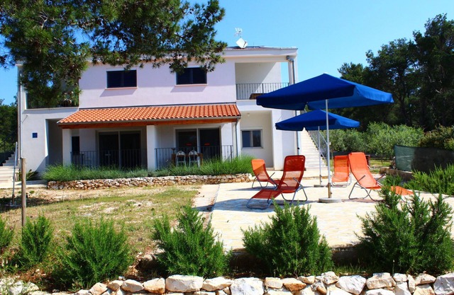 Apartamento en Veli Rat cerca de playas