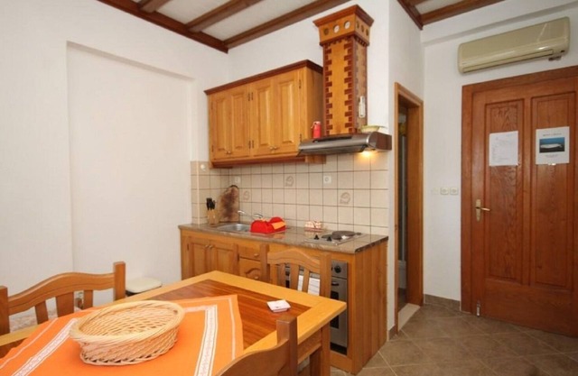 Apartment Milan (103801-A6) - Zaklopatica - island Lastovo