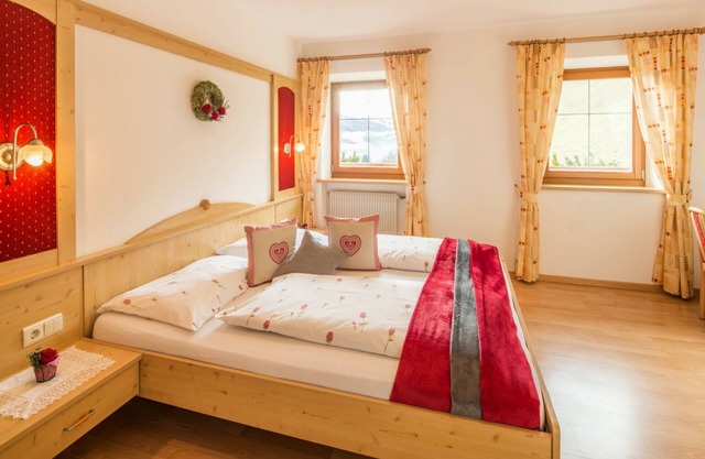 Apartamento "Voppichlhof Arnika" con vistas a la montaña, terraza privada y Wi-Fi