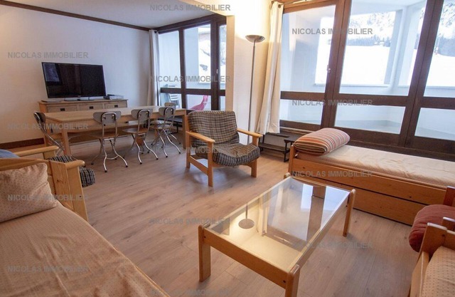 3 HABITACIONES 8 PERS. GALERÍA FRENTE A LA NIEVE / COMERCIANTE