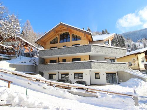 Apartment Alpendorf near Ski Slopes