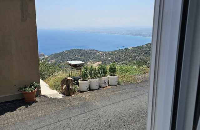 Apartamento 'Athene Place' con terraza compartida, Wi-Fi y aire acondicionado