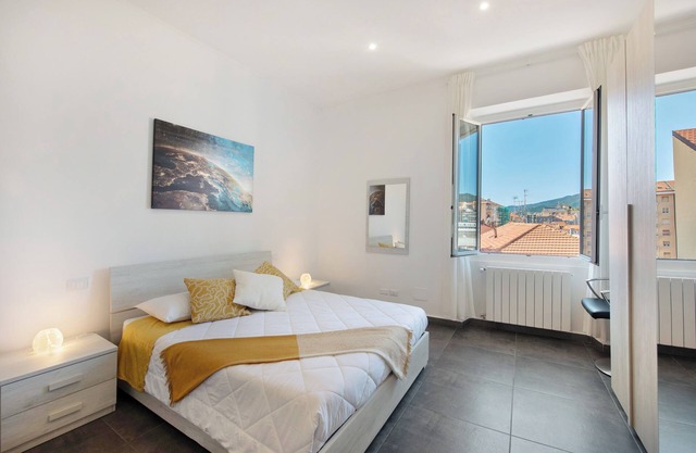 Apartamento 'Casa Alba La Casa Delle Coccole' con vistas al mar, Wi-Fi y aire acondicionado.