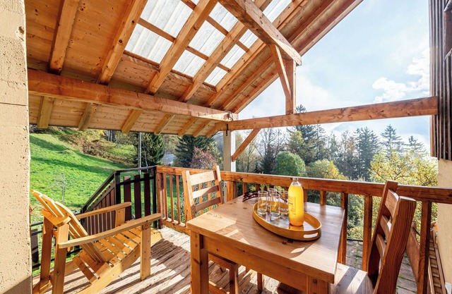 Apartamento 'Chalet La Vourze' con terraza compartida, balcón y Wi-Fi