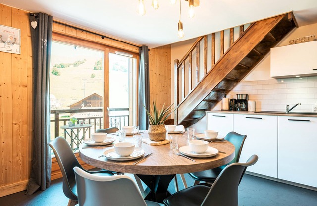 Apartamento 'Charmant Duplex Au Pied Des Pistes' con vistas a la montaña, balcón y Wi-Fi