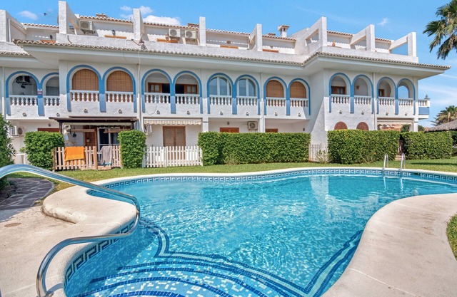 Apartamento 'Chill Beach' con piscina compartida, Wi-Fi y aire acondicionado