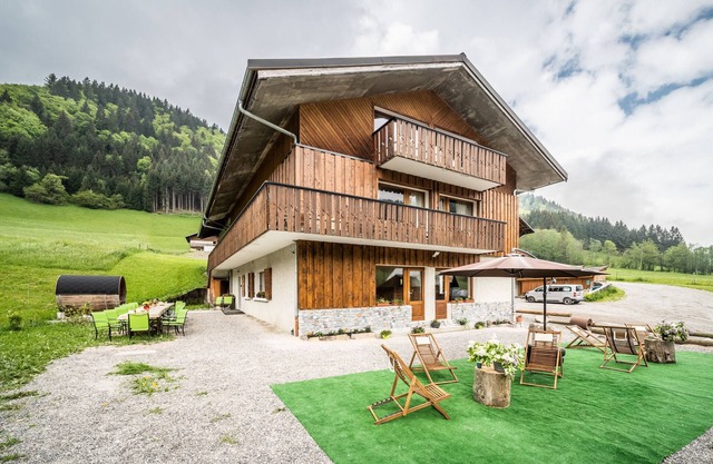 Apartamento 'Coeur De Charmy' con vistas a la montaña, terraza privada y Wi-Fi