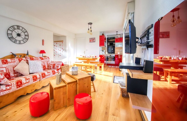 Apartamento 'Comte Rouge' con vistas a la montaña, terraza privada y aire acondicionado