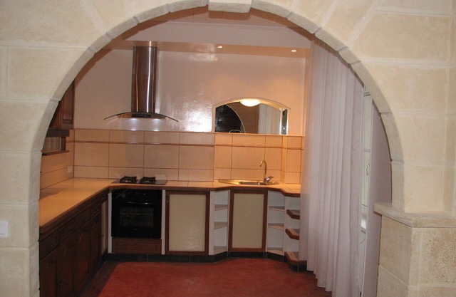 Apartamento F2 de pie en una antigua granja. Completamente reformado. Muy calmado.