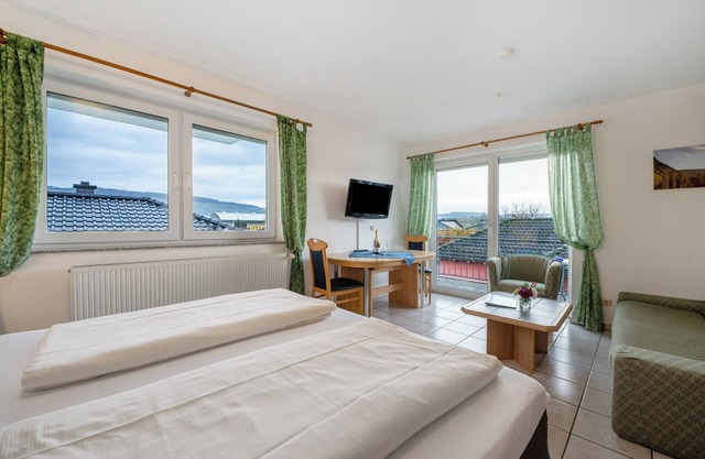 Apartamento 'Fewo Pumuckl' con vistas a la montaña, jardín privado y Wi-Fi