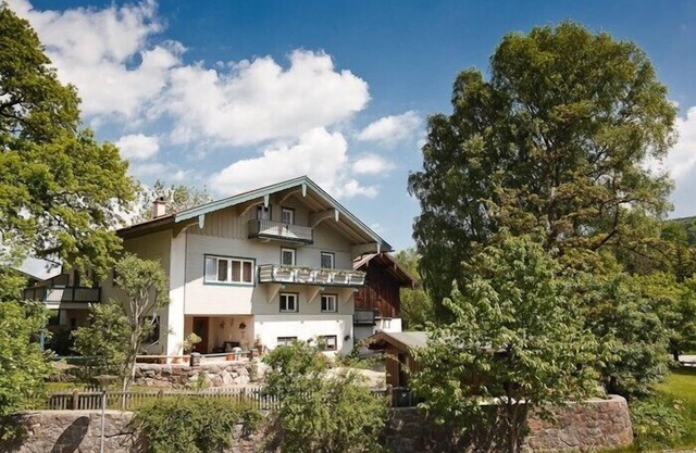 Apartamento para 2-4 personas en un lugar soleado con vistas a la montaña.