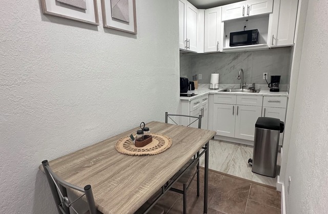Apartamento para 2 personas a solo 5 minutos de Bush Garden y USF,acojedor.