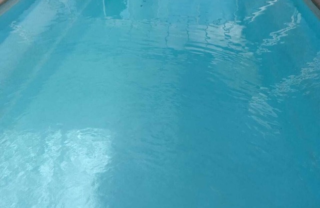 Apartment for 4 with terrace, garden and pool