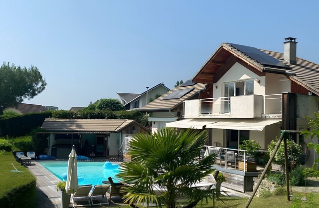 Apartamento 'Au Cœur De La Riviera Des Alpes' con Vista al Lago, Piscina Comunitaria y Wi-Fi