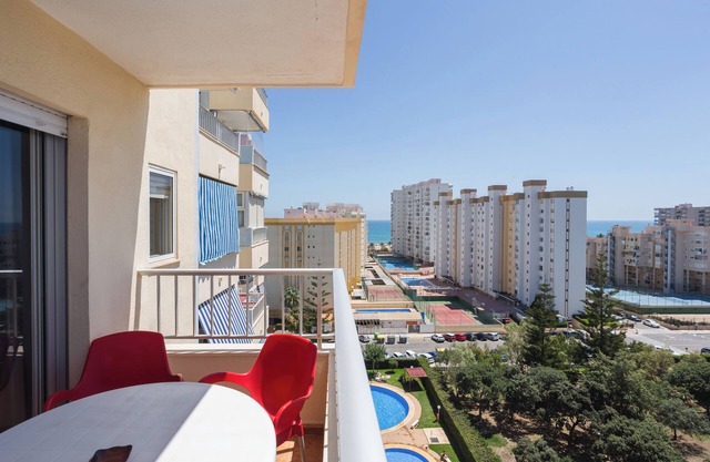 Apartamento 'Gandiazar Beach' con piscina compartida, balcón y Wi-Fi