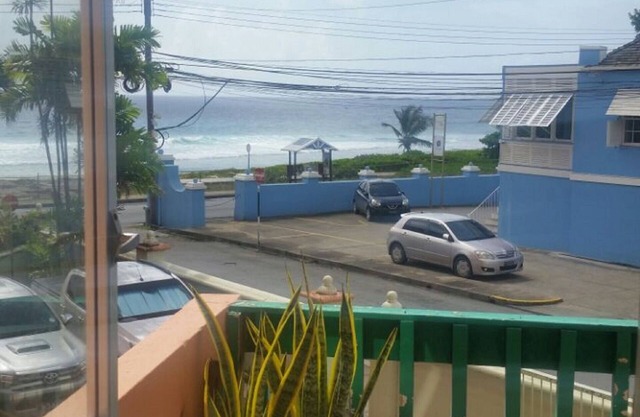 Hastings Towers Apt 1C, -2 camas 2bath opp Paseo marítimo, playa, mar, bares y restaurante