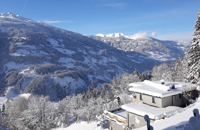 Apartamento 'Haus Bergblick' con vistas a la montaña, terraza compartida y Wi-Fi