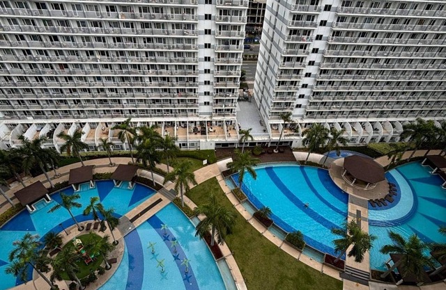 Apartment hotel in front of biggest mall of asia with resort type amenity pool.