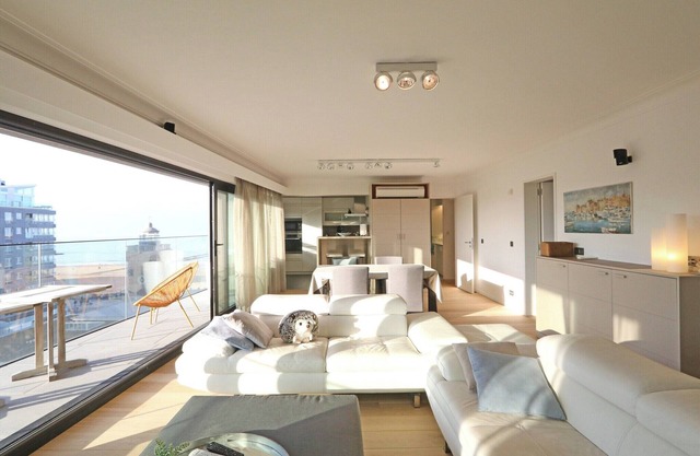 Apartamento en Het Zoute con vistas al mar