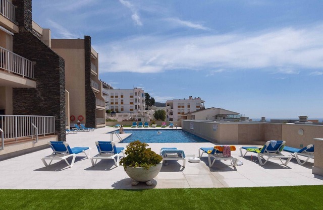 Apartamento en Roses con Vistas al Mar