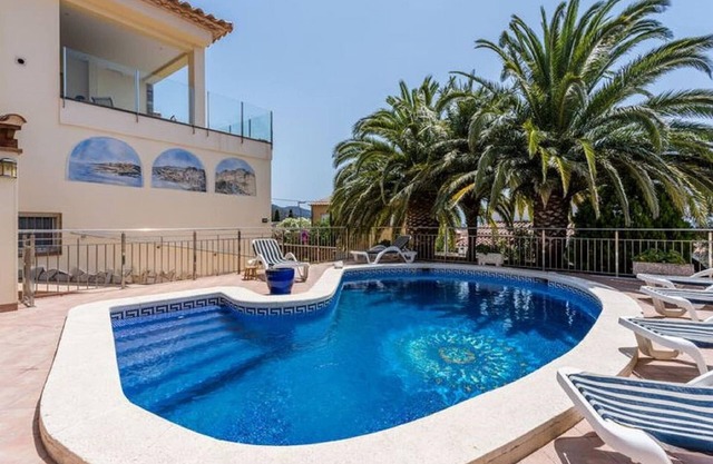 Apartamento en Roses con piscina privada