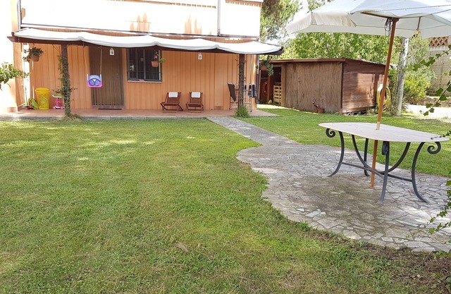 Apartamento en villa en jardín independiente en un gran parque recién reformado