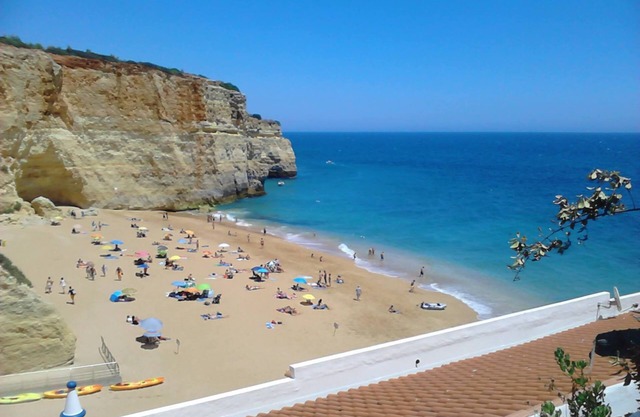 Apartamento en villa, con vista al mar a 100 mt. de la playa de Benagil