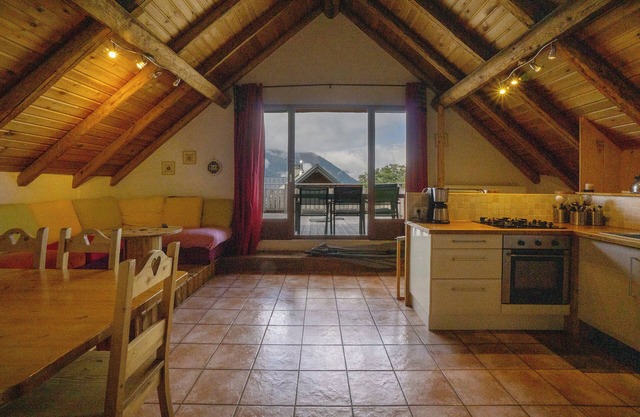 Apartamento 'Les Combles' con vistas a la montaña, terraza privada y Wi-Fi